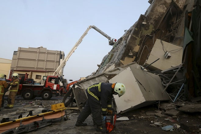 Picture 7 of Houses crumbling after the earthquake in Taiwan