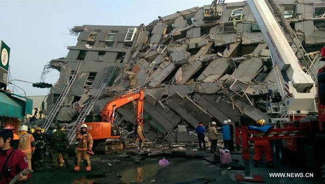 Picture 9 of Houses crumbling after the earthquake in Taiwan