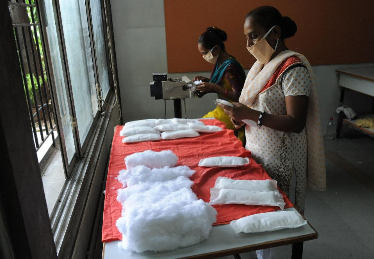Picture 3 of How beautiful women deal with menstruation in human history