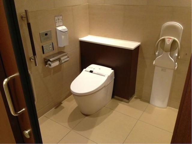 Picture 2 of How clean is the toilet in Japan?  It turns out this is just the culmination of Japanese technology