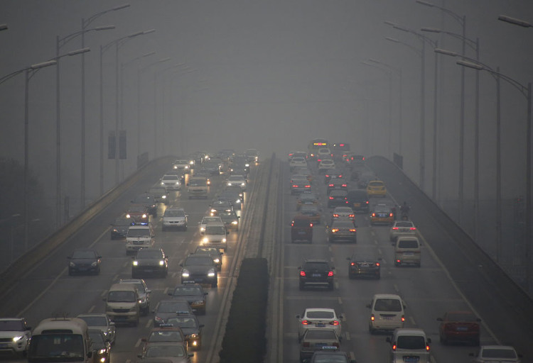 Picture 2 of How did China 'rescue' people from air pollution?