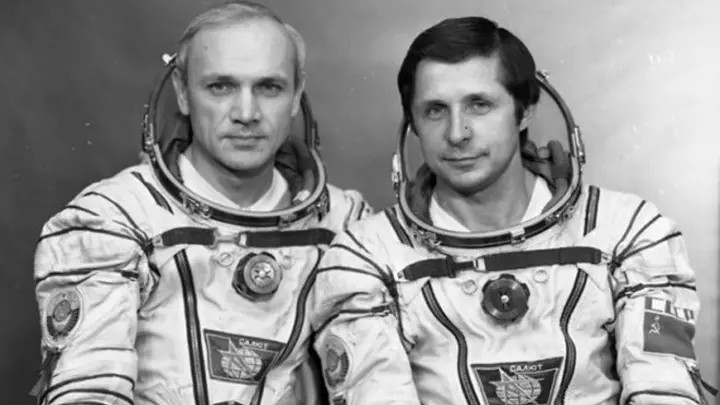 Picture 2 of How did the Soviet Union save the Saliut-7 space station?