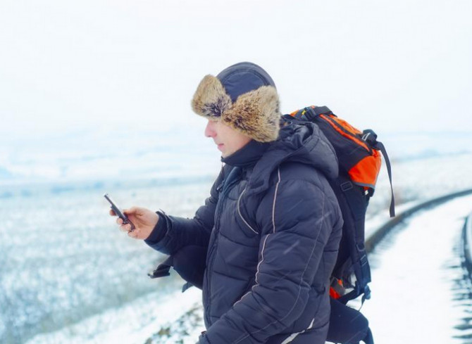 Picture 1 of How does extreme cold weather affect your phone?