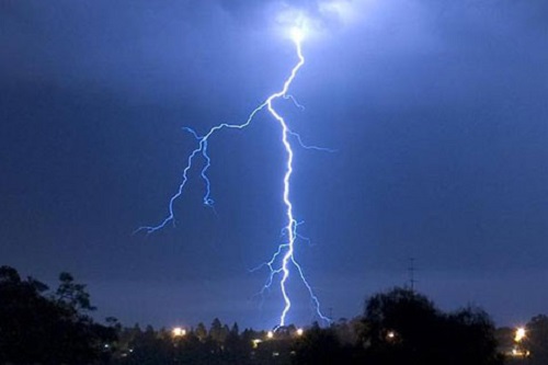 Picture 1 of How does lightning kill people?