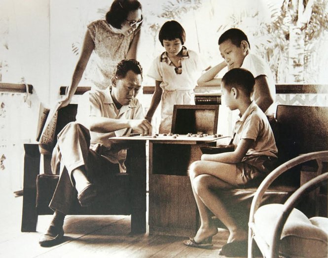 Picture 1 of How does Ly Quang Dieu teach children?