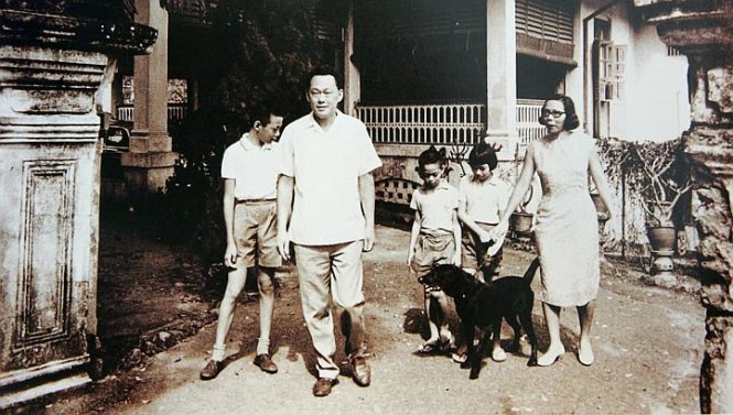 Picture 3 of How does Ly Quang Dieu teach children?