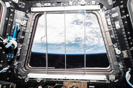 Picture 3 of How does one day on the astronauts' International Space Station take place?