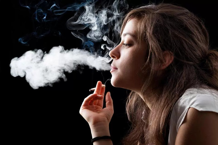 Picture 2 of How does smoking destroy your appearance