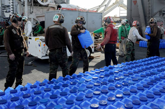 Picture 1 of How does the US Navy provide clean water to Filipinos?