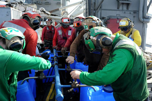 Picture 3 of How does the US Navy provide clean water to Filipinos?