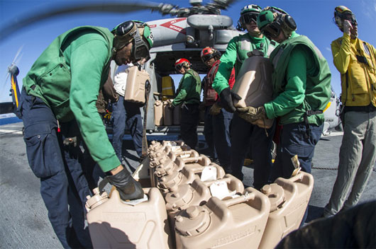 Picture 4 of How does the US Navy provide clean water to Filipinos?