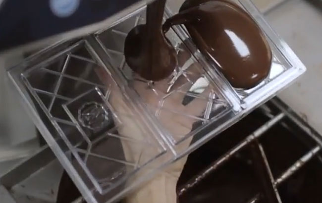 Picture 11 of How is the famous Vietnamese Chocolate made?