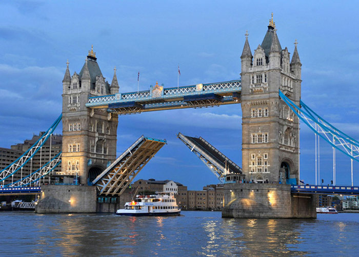 Picture 10 of How is the foundation of a bridge built?