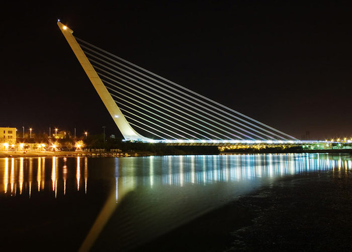 Picture 11 of How is the foundation of a bridge built?