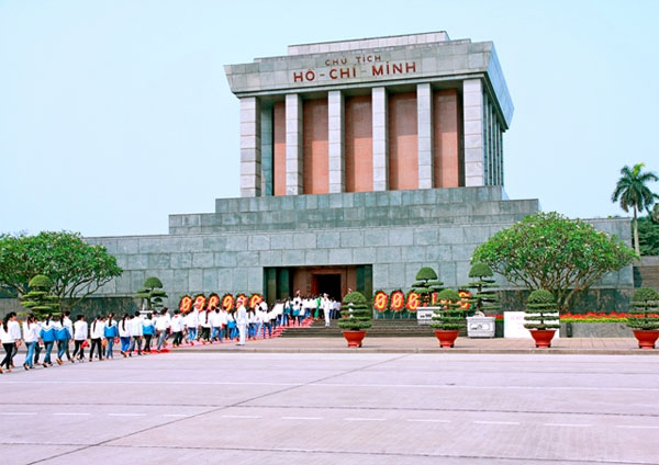 Picture 1 of How is the Ho Chi Minh Mausoleum designed?