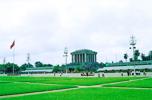 Picture 2 of How is the Ho Chi Minh Mausoleum designed?