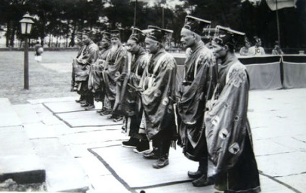Picture 4 of How is the mandarin king in the ancient Hue court welcome other Tet people?