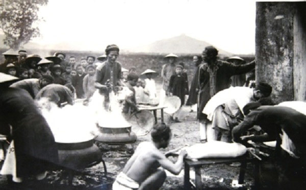 Picture 5 of How is the mandarin king in the ancient Hue court welcome other Tet people?