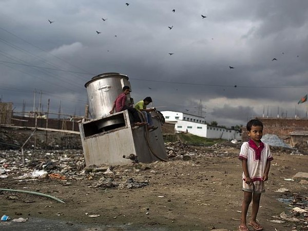 Picture 13 of How is the world polluted?