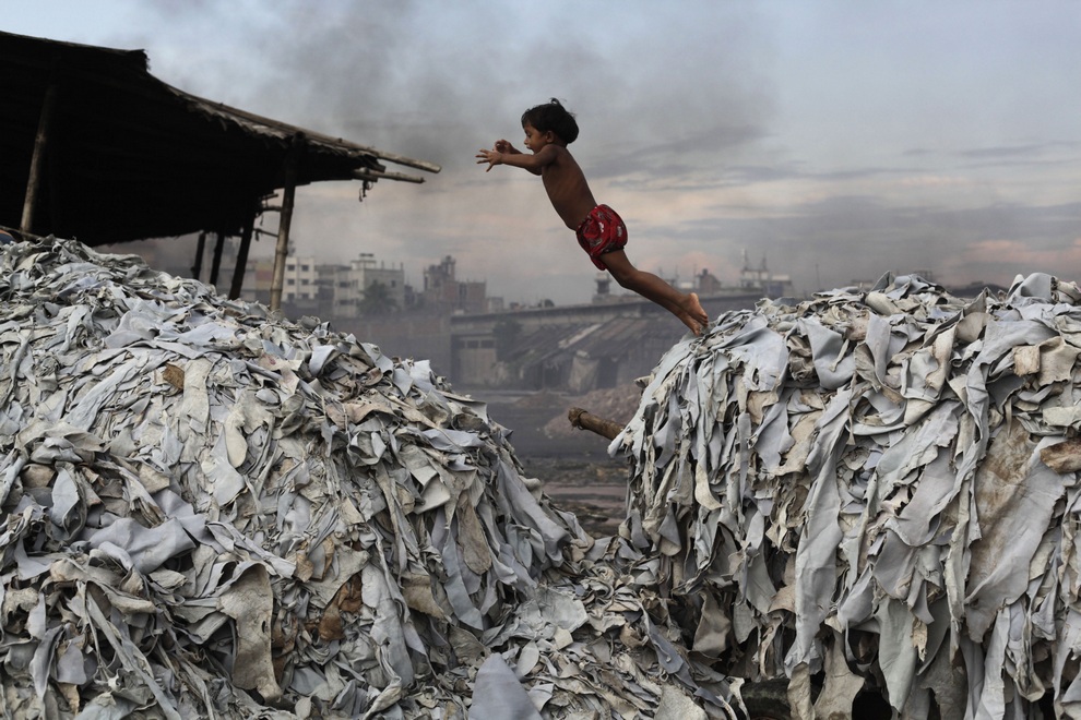 Picture 15 of How is the world polluted?