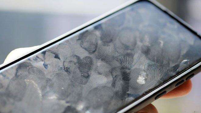 Picture 2 of How long can corona virus live on the phone?