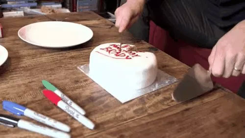 Picture 3 of How long have we always cut the wrong gato cake?