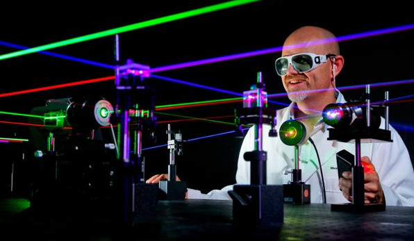 Picture 2 of How many laser pens are needed to make killer weapons?