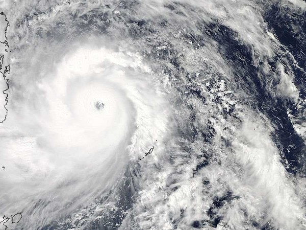 Picture 2 of How strong is a storm?
