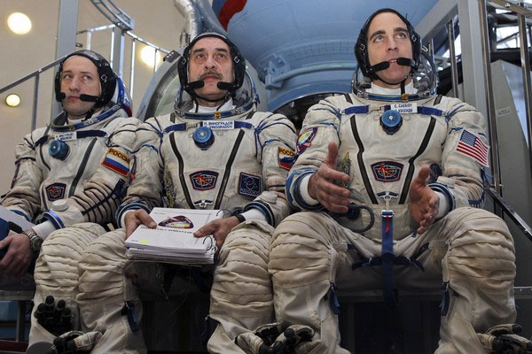Picture 2 of How to eat and sleep on other universes in Earth?