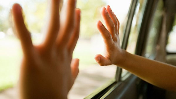 Picture 2 of How to leave a child alone in a car in hot weather?