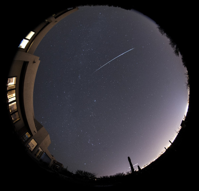Picture 2 of How to observe the largest meteor shower of the year in Vietnam