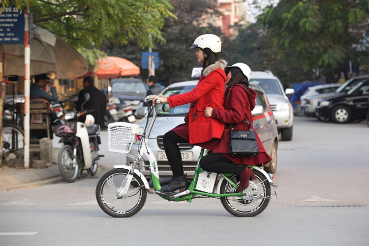 Picture 2 of How to safely ride an electric bicycle