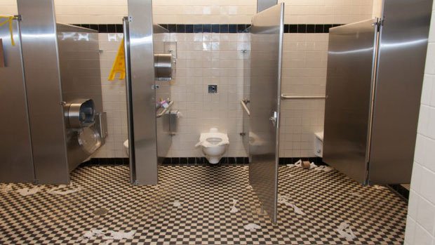 Picture 2 of How to use public toilets safely, avoiding Covid-19 infection