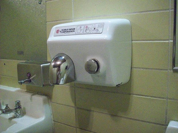 Picture 6 of How to use public toilets safely, avoiding Covid-19 infection