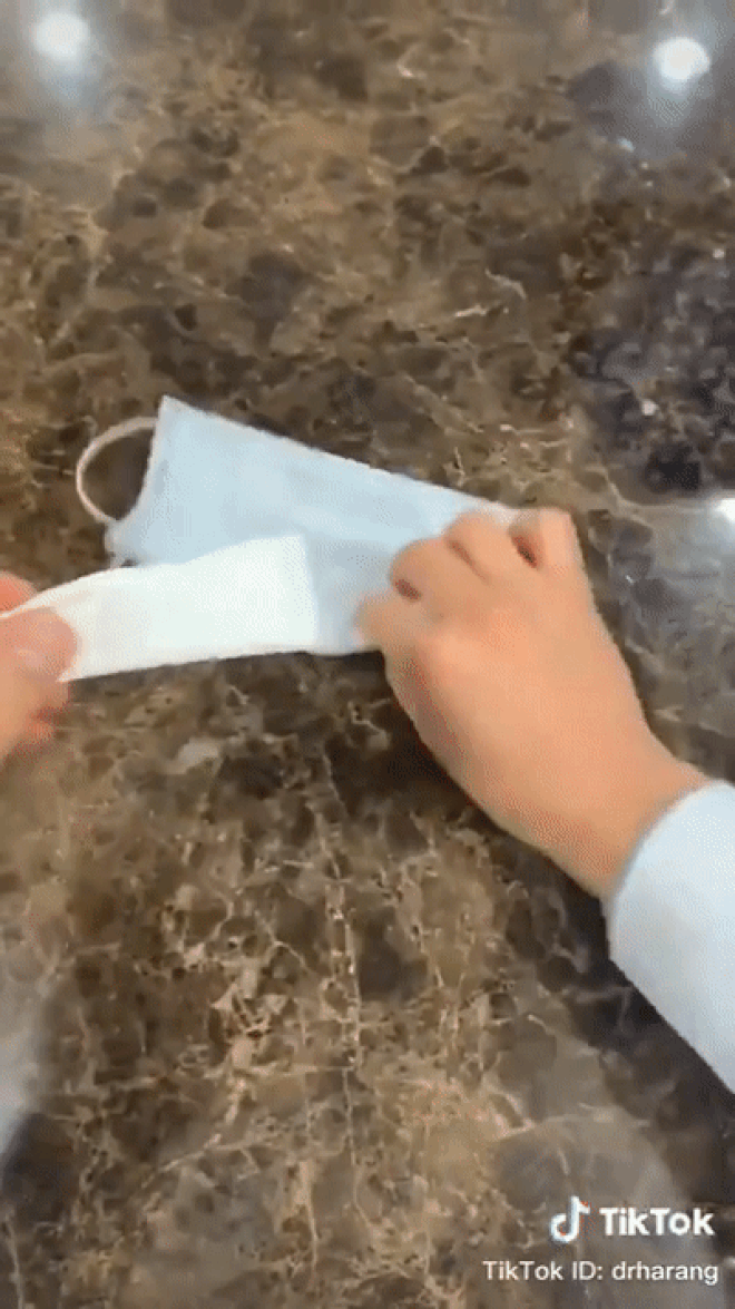 Picture 2 of How to wear a mask without blurring of glass