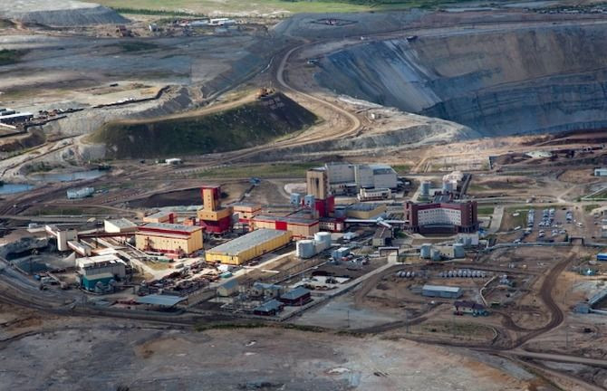 Picture 6 of Huge diamond mines can create tornadoes that suck down helicopters
