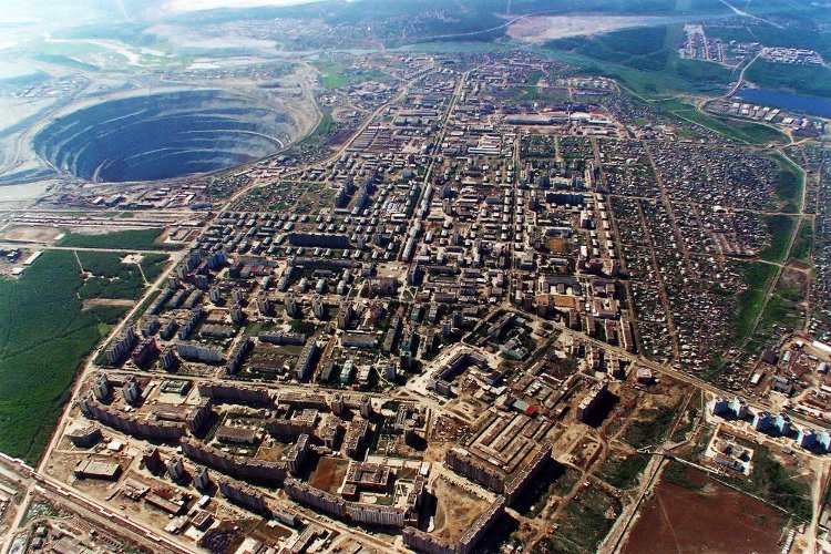Picture 7 of Huge diamond mines can create tornadoes that suck down helicopters
