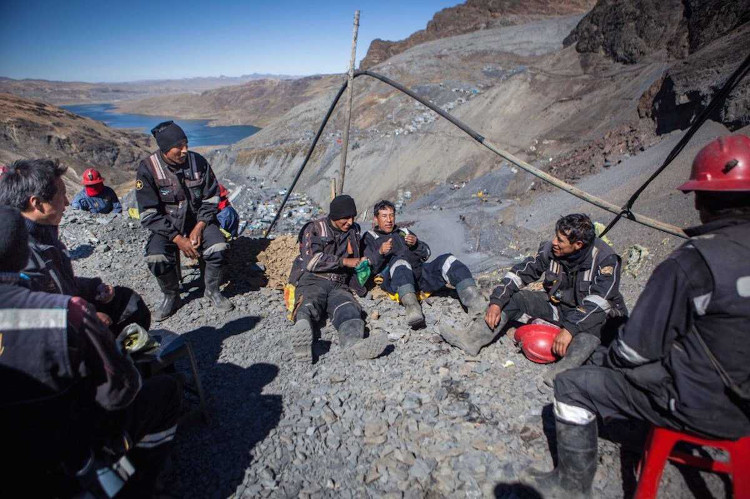 Picture 11 of Huge gold mine in the highest place in the world
