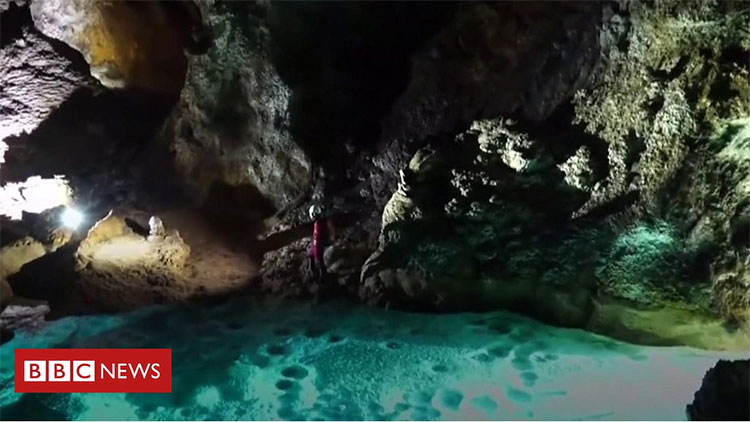 Picture 2 of Huge hole in China suddenly revealed a natural wonder at a world-class level