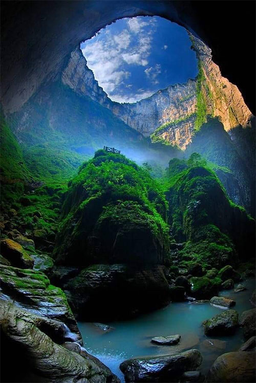 Picture 3 of Huge hole in China suddenly revealed a natural wonder at a world-class level