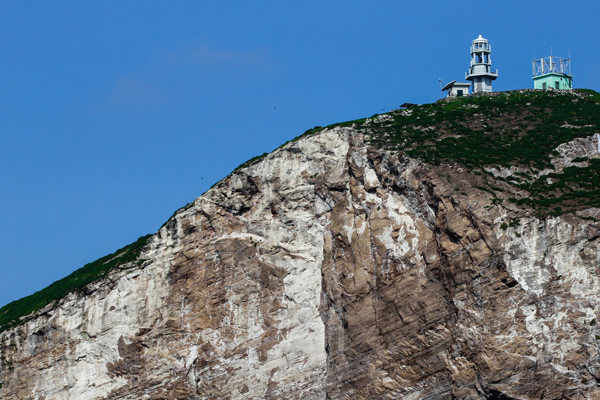 Picture 10 of Huge rock island is unique in the South China Sea
