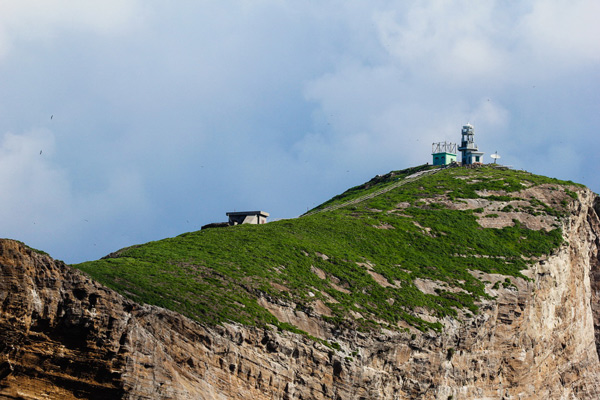 Picture 9 of Huge rock island is unique in the South China Sea