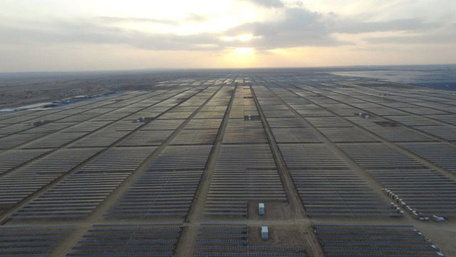 Picture 4 of Huge solar park between Dubai desert