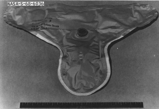 Picture 3 of Human confusing relics left on the Moon