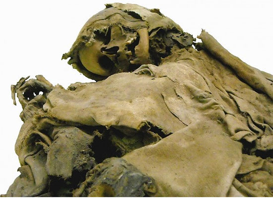 Picture 9 of Hundreds of mummies discovered in mass graves