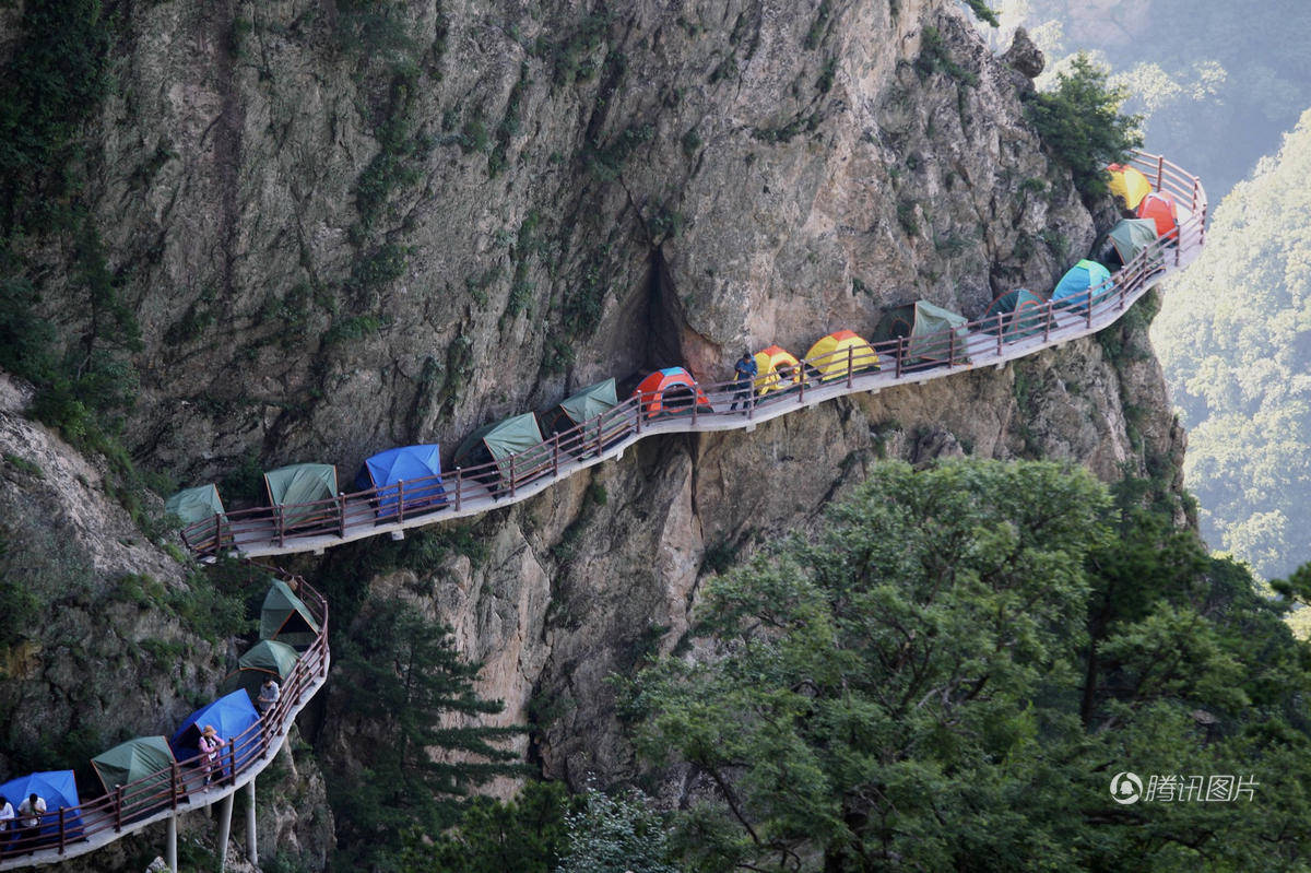 Picture 2 of Hundreds of overnight camps in the middle of the mountain 1000 m