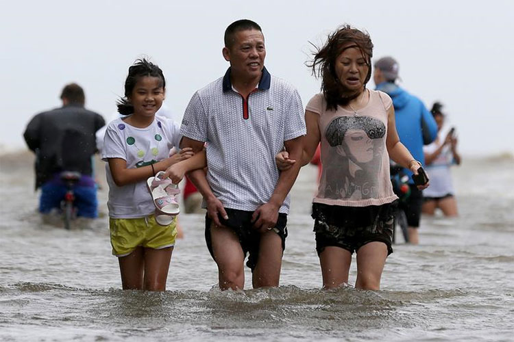 Picture 8 of Hurricane Barry turned the road into a river in the southern United States