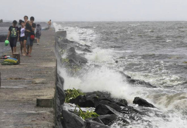 Picture 1 of Hurricane Kalmaegi went deep into the land and reduced levels
