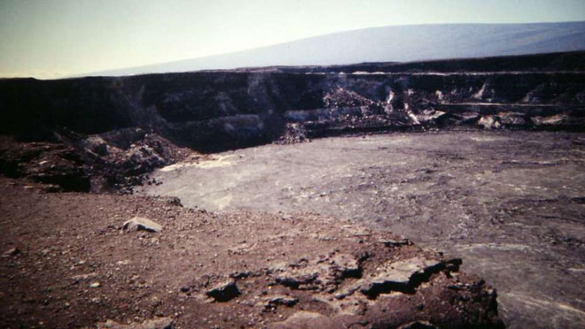 Picture 2 of Hybrids tourists survive after falling into active craters in Hawaii
