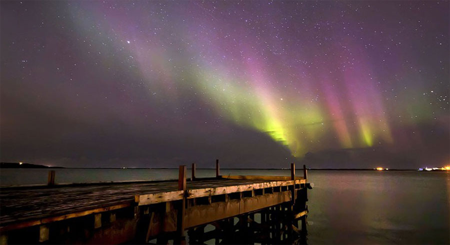 Picture 10 of Iceland turned off the capital lights to witness the spectacle